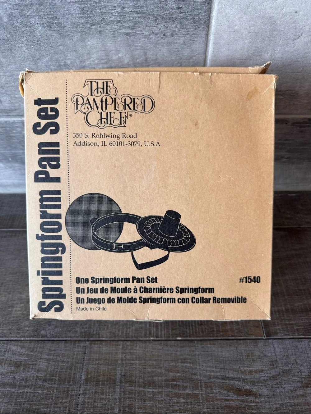 The Pampered Chef 1540 Round Non-Stick Springform Pan Set Heart Included